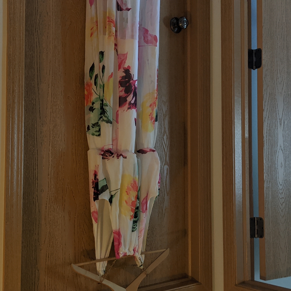 Halter dress - Picture 2 of 3